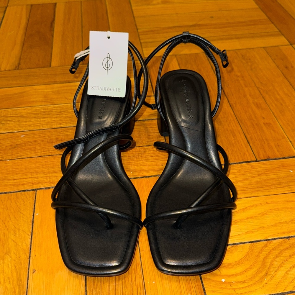 STRADIVARIUS HEELS SANDALS